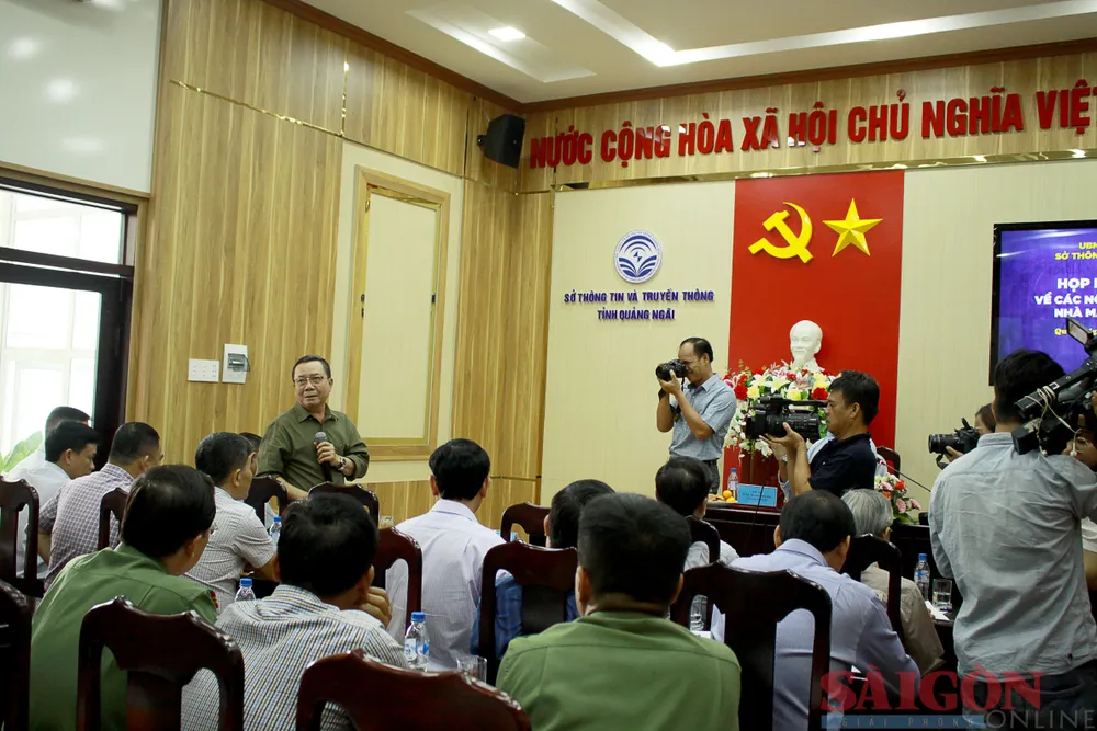 Các nhà báo chất vấn nhiều vấn đề xoay quanh Nhà máy Bột-Giấy VNT19. Các nhà báo chất vấn nhiều vấn đề xoay quanh Nhà máy Bột-Giấy VNT19.