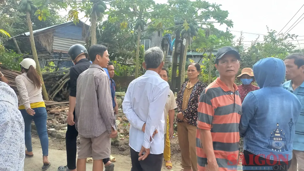 Ai nấy cũng bàng hoàng khi nghe tin vụ tai nạn. Ảnh: NGUYỄN TRANG