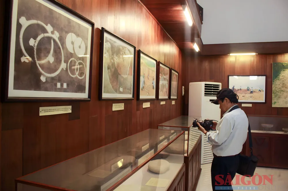 Nhà trưng bày Văn hóa Sa Huỳnh thu hút người dân, du khách đến tham quan. Ảnh: NGUYỄN TRANG