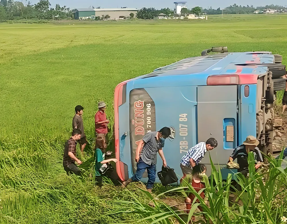 Rất may nhiều hành khách trên xe an toàn