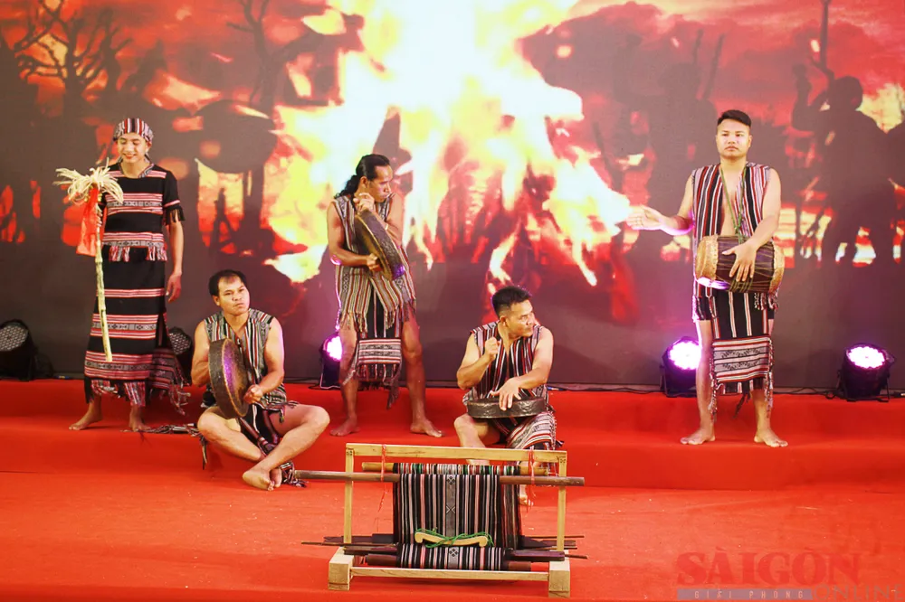 Văn hóa cồng chiêng của người Cor, huyện Trà Bồng, tỉnh Quảng Ngãi. Ảnh: NGUYỄN TRANG