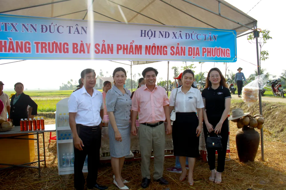 Sở VH-TT-DL tỉnh Quảng Ngãi cùng tham gia Lễ hội Ngày mùa. Ảnh: NGUYỄN TRANG Sở VH-TT-DL tỉnh Quảng Ngãi cùng tham gia Lễ hội Ngày mùa. Ảnh: NGUYỄN TRANG