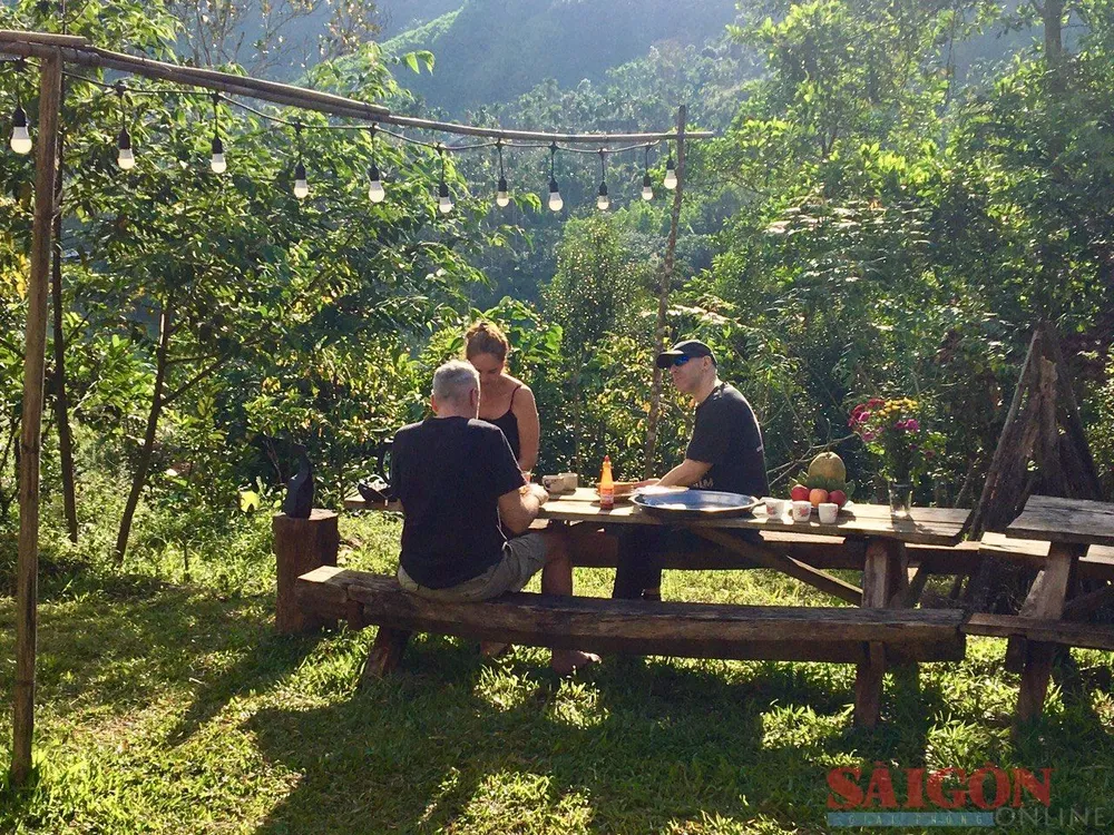 Du khách trải nghiệm du lịch Dak Drinh Lodge. Ảnh: NVCC Du khách trải nghiệm du lịch Dak Drinh Lodge. Ảnh: NVCC