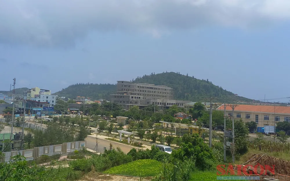 Các công trình nhà ở, công trình nhà nước, tư nhân đang xây dựng trên đảo Lý Sơn.Ảnh: NGUYỄN TRANG Các công trình nhà ở, công trình nhà nước, tư nhân đang xây dựng trên đảo Lý Sơn.Ảnh: NGUYỄN TRANG