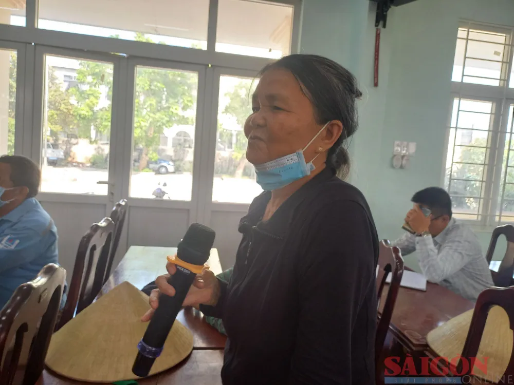 Người dân kiến nghị UBND huyện Bình Sơn sớm giải quyết cấp sổ đỏ vì họ đã chờ đợi suốt 25 năm qua. Ảnh: NGUYỄN TRANG Người dân kiến nghị UBND huyện Bình Sơn sớm giải quyết cấp sổ đỏ vì họ đã chờ đợi suốt 25 năm qua. Ảnh: NGUYỄN TRANG