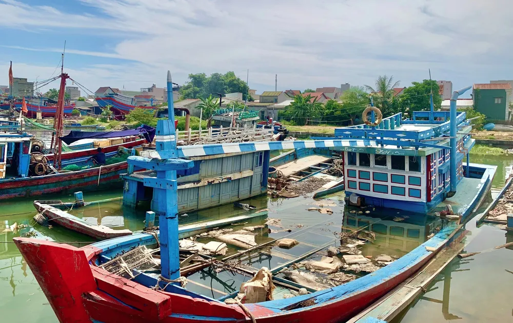 Những con tàu này từng là niềm tự hào của ngư dân, nay trở thành tàu đắm Những con tàu này từng là niềm tự hào của ngư dân, nay trở thành tàu đắm