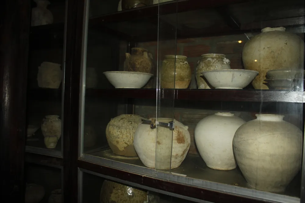 Các loại gốm sứ độc đáo. Ảnh: NGUYỄN TRANG