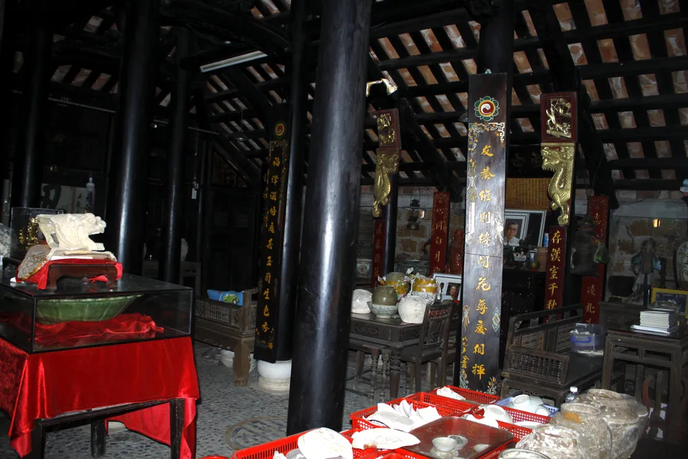 Một góc bên trong nhà cổ. Ảnh: NGUYỄN TRANG