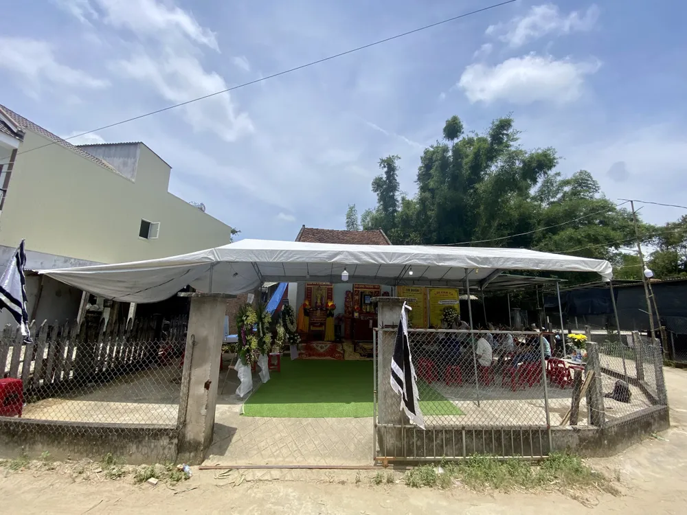 Tang thương bao trùm lên ngôi nhà nhỏ trong ốc đảo xóm Tân Lập, thôn Ngọc Thạch, xã Tịnh An, TP Quảng Ngãi