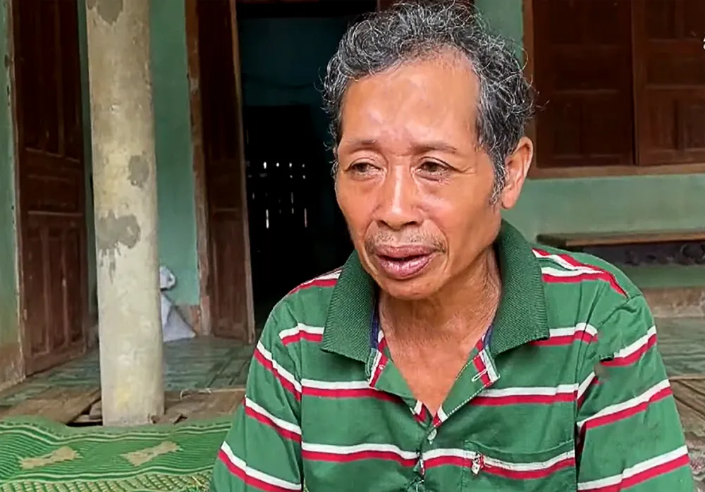 Ông Nghệ rất lo lắng khi núi bị nứt Ông Nghệ rất lo lắng khi núi bị nứt