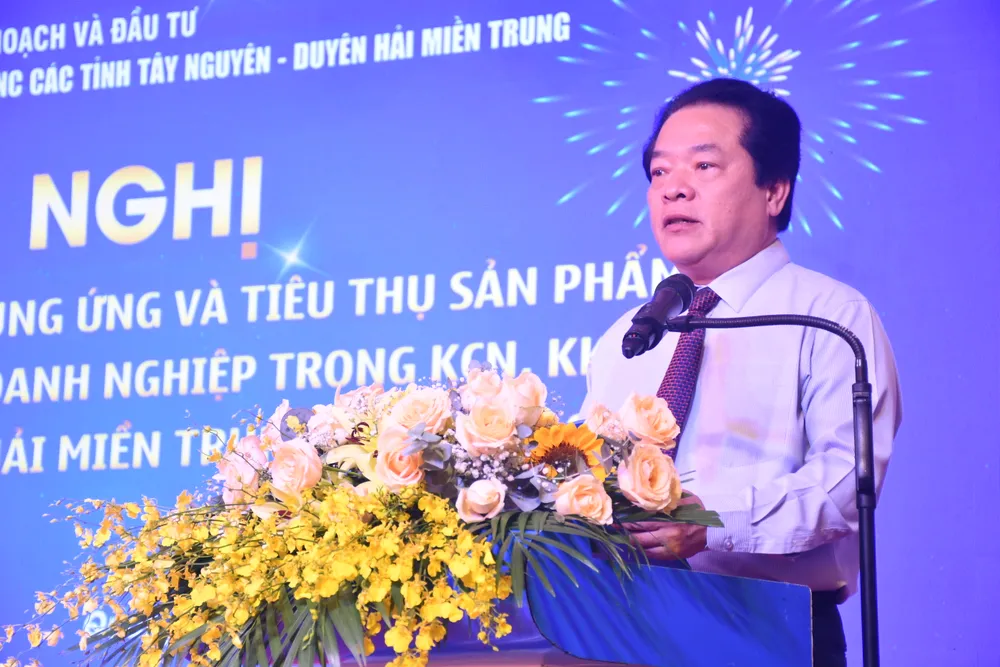 Ông Võ Phiên, Phó Chủ tịch UBND tỉnh Quảng Ngãi, phát biểu tại hội nghị