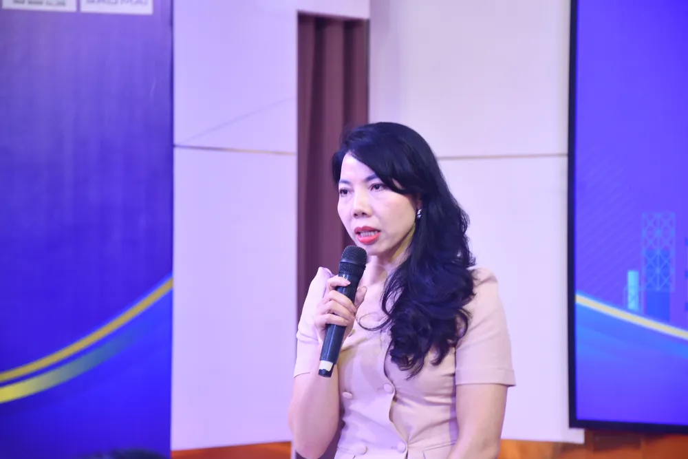 Bà Bùi Thị Thu Hương, Phó Vụ trưởng Vụ Tổ chức cán bộ, Bộ Kế hoạch và Đầu tư, phát biểu hội nghị