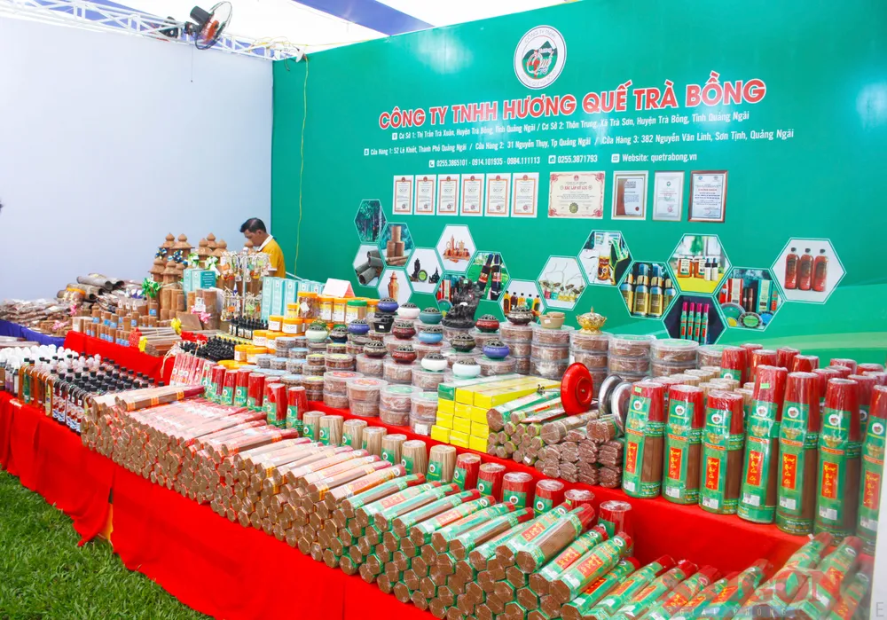 Sản phẩm được giới thiệu tại triển lãm. Ảnh: NGUYỄN TRANG