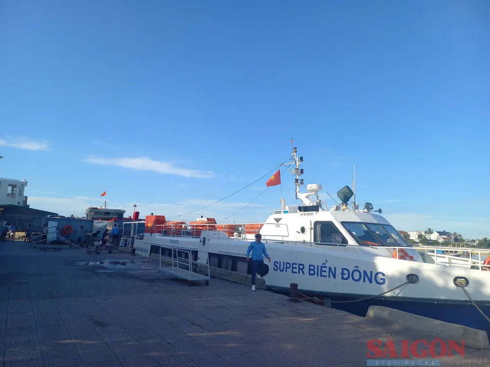 Cầu cảng Sa Kỳ chỉ có chiều dài 106m, đủ đáp ứng 1 tàu cao tốc cập cảng cùng thời điểm. Ảnh: NGUYỄN TRANG Cầu cảng Sa Kỳ chỉ có chiều dài 106m, đủ đáp ứng 1 tàu cao tốc cập cảng cùng thời điểm. Ảnh: NGUYỄN TRANG