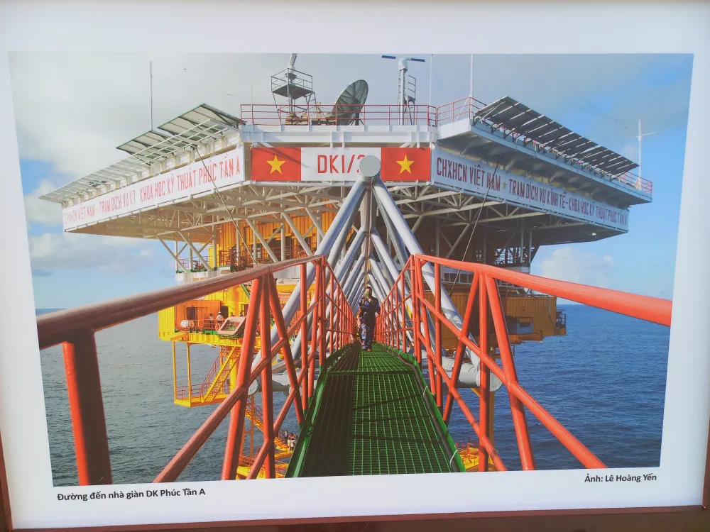 Tác phẩm "Đường đến nhà giàn DK Phúc Tần A" của tác giả Lê Hoàng Yến Tác phẩm "Đường đến nhà giàn DK Phúc Tần A" của tác giả Lê Hoàng Yến