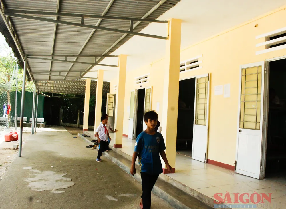 Công trình nhà bán trú Trường Phổ thông dân tộc bán trú Tiểu học và THCS Sơn Bua do người dân tự nguyện hiến đất. Ảnh: NGUYỄN TRANG