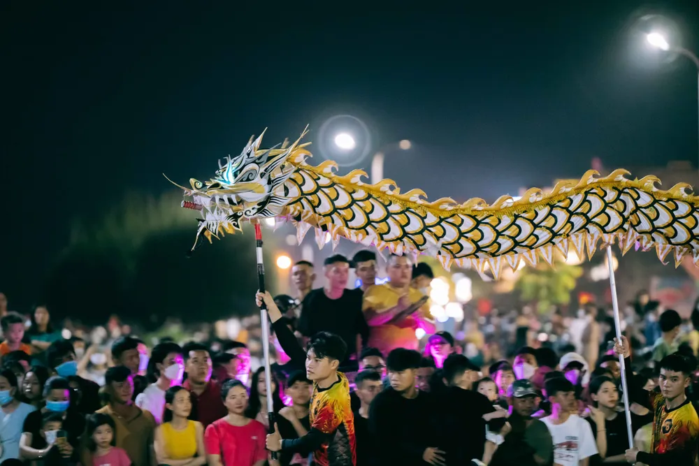 Các đội lân phục vụ Tết Trung thu khắp đường phố tỉnh Quảng Ngãi. Ảnh: ANH KHOA Các đội lân phục vụ Tết Trung thu khắp đường phố tỉnh Quảng Ngãi. Ảnh: ANH KHOA