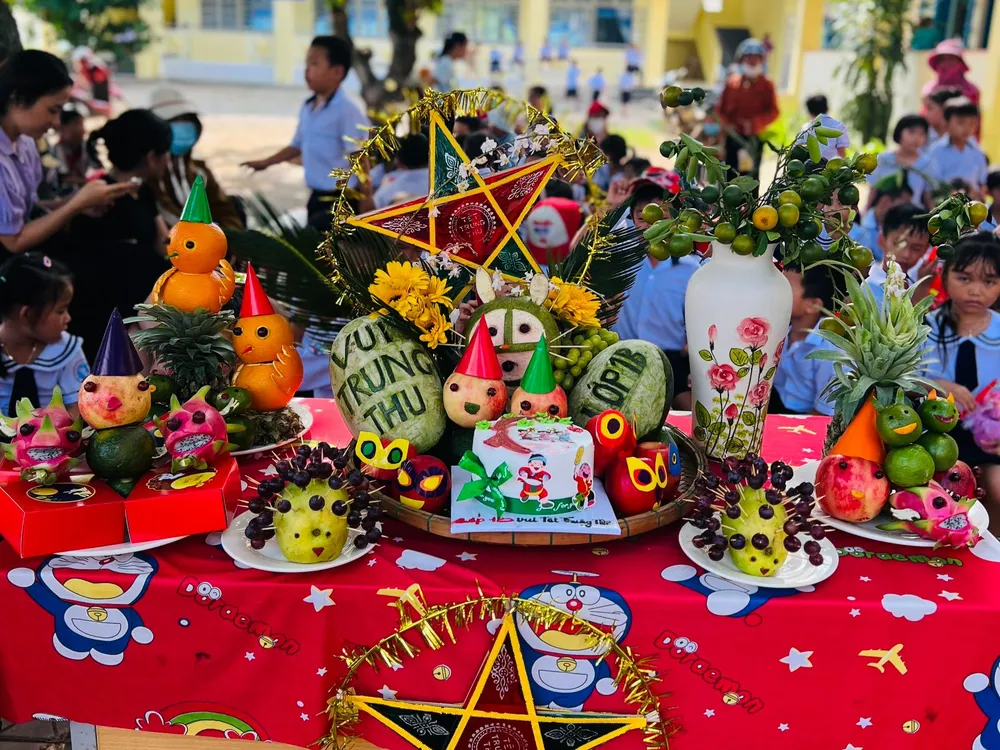 Mâm cỗ sáng tạo và độc đáo. Ảnh: NGUYỄN TRANG Mâm cỗ sáng tạo và độc đáo. Ảnh: NGUYỄN TRANG