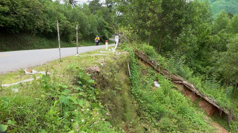 Tình trạng sạt lở đang ở mức báo động Tình trạng sạt lở đang ở mức báo động