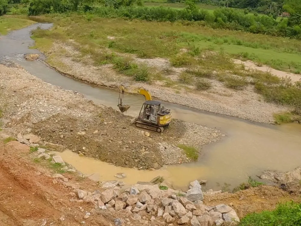 Thi công gia cố điểm sạt lở trước mùa mưa bão Thi công gia cố điểm sạt lở trước mùa mưa bão