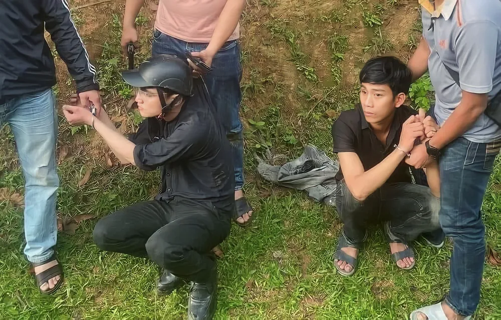 Đối tượng Đông và Nga bị bắt khi đang lẩn trốn Đối tượng Đông và Nga bị bắt khi đang lẩn trốn