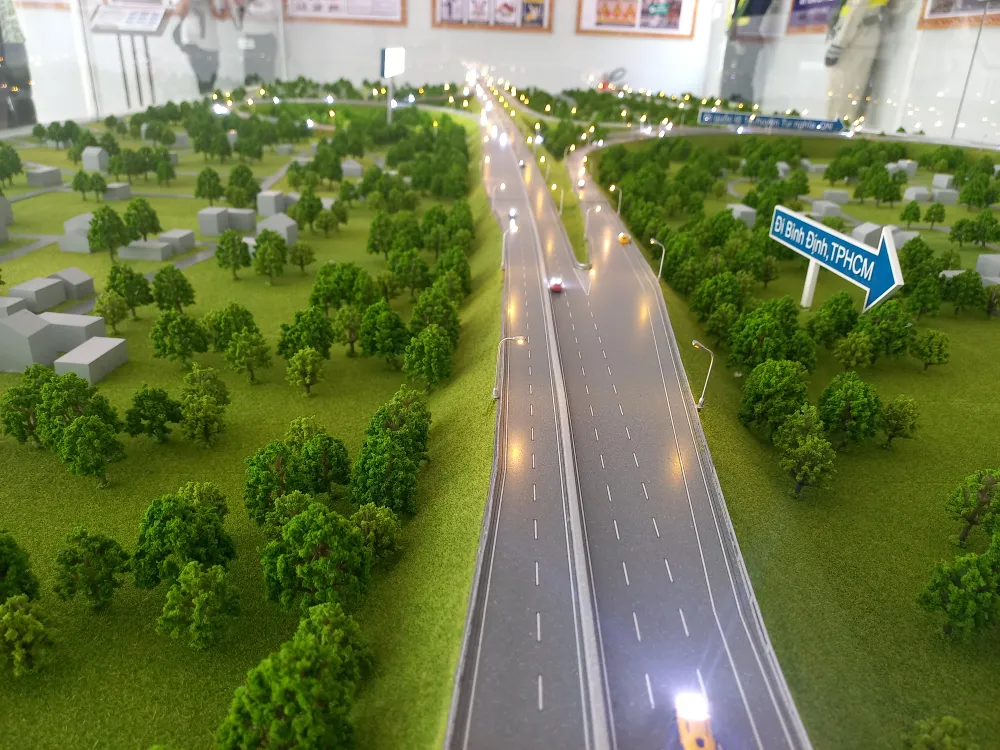 Mô hình đường cao tốc Bắc-Nam phía Đông, dự án thành phần Quảng Ngãi - Hoài Nhơn. Ảnh: NGUYỄN TRANG