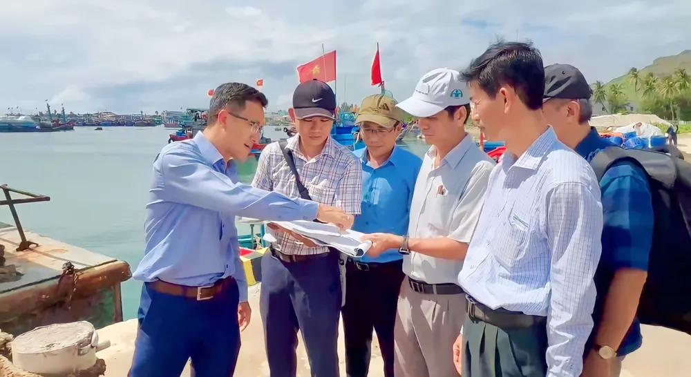 Ban Quản lý Dự án đầu tư xây dựng các công trình giao thông, Sở GTVT, đại diện ban ngành kiểm tra công trình Vũng neo đậu tàu thuyền Lý Sơn Ban Quản lý Dự án đầu tư xây dựng các công trình giao thông, Sở GTVT, đại diện ban ngành kiểm tra công trình Vũng neo đậu tàu thuyền Lý Sơn