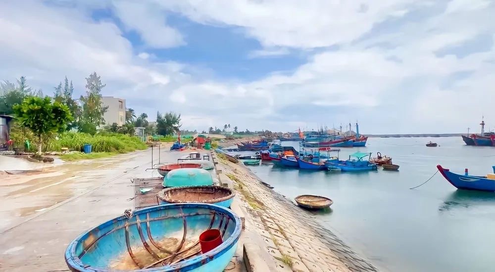 Vũng neo đậu tàu thuyền Lý Sơn hoàn thành đáp ứng nhu cầu neo đậu, tránh trú bão cho ngư dân Vũng neo đậu tàu thuyền Lý Sơn hoàn thành đáp ứng nhu cầu neo đậu, tránh trú bão cho ngư dân