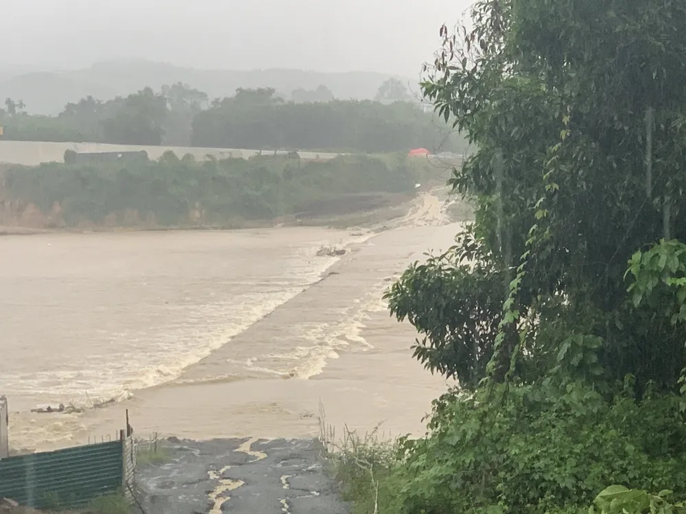 Cầu Sơn Giang - Sơn Linh bị ngập sâu hơn 0,5m