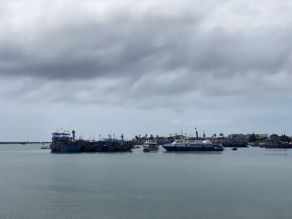 Các tàu cao tốc nằm bờ xen lẫn các tàu cá ảnh hưởng an ninh, an toàn hàng hải