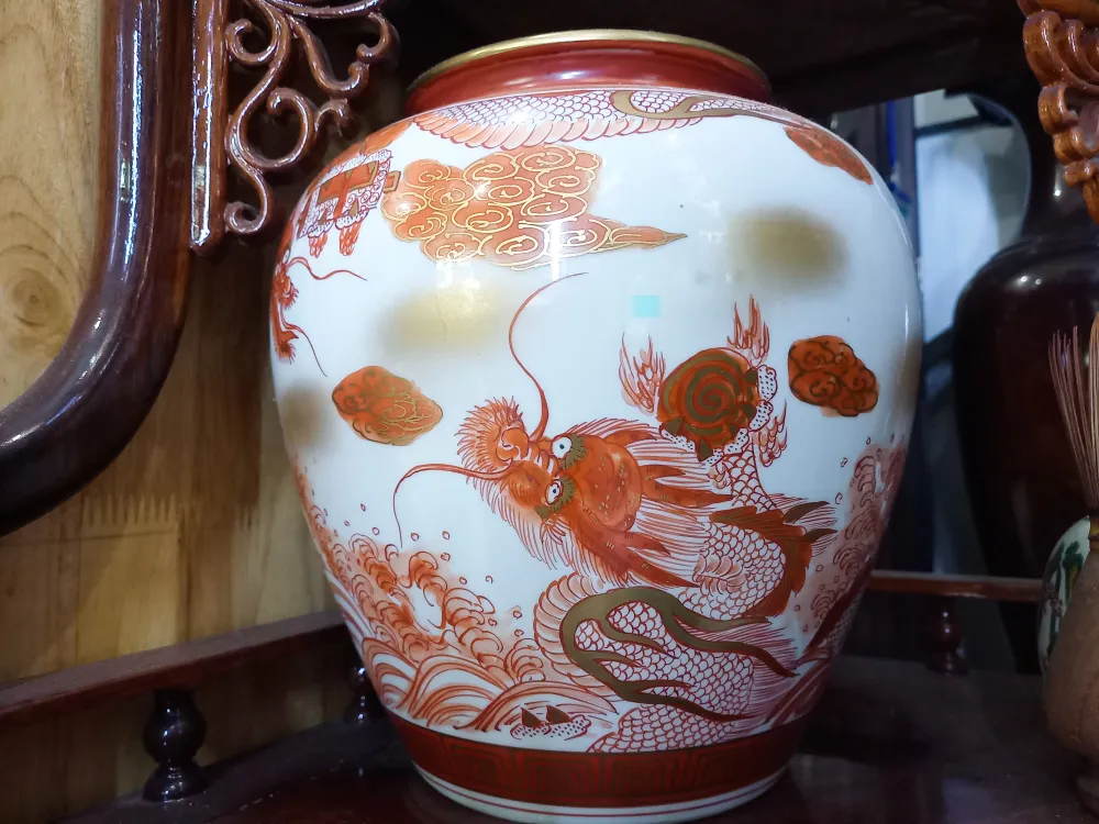 Hình ảnh rồng trong văn hóa Nhật Bản được trang trí trên đồ gốm sứ. Ảnh: NGUYỄN TRANG ong-ninh-gom-su-nhat-6-1-of-1-255.jpg