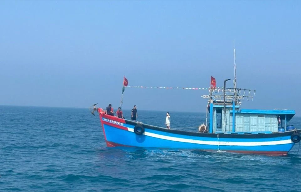 Các tàu cá khu vực tham gia tìm kiếm tàu cá tìm kiếm