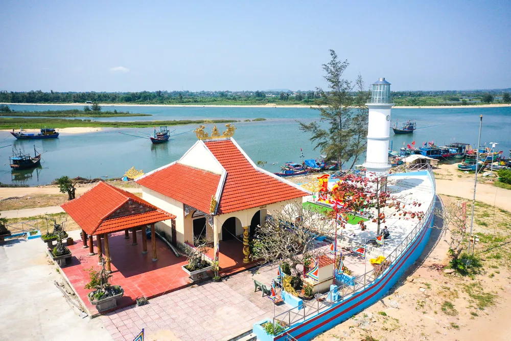 miếu hình con thuyền