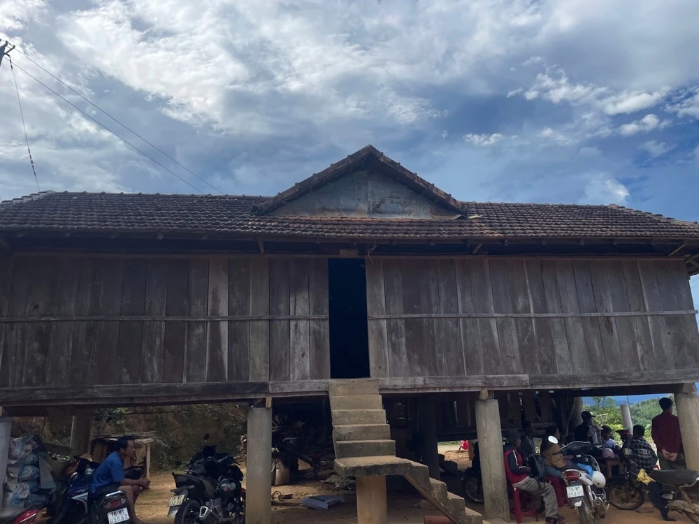 Nhà của em Đ.V.S. nhà sàn