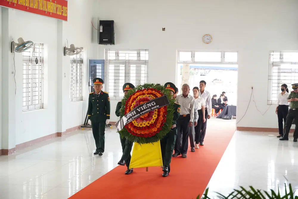 Chi bộ thôn Phước Điền, xã Phổ Khánh, thị xã Đức Phổ, tỉnh Quảng Ngãi, đặt vòng hoa kính viếng 17eed7e1d310664e3f01.jpg