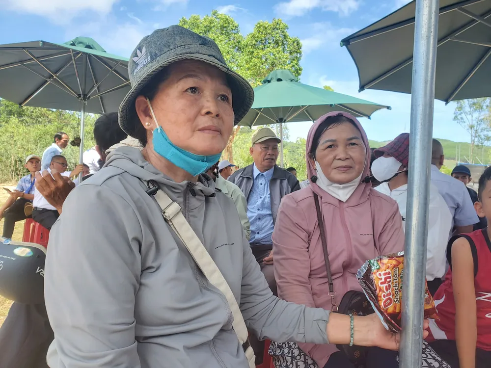 Người dân đang mong ngóng bác về Người dân đang mong ngóng bác về