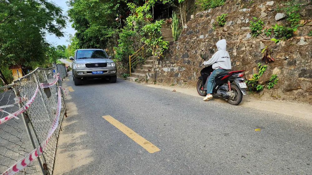 Các phương tiện lưu thông gặp nhiều khó khăn dương tinh lo (8).jpg