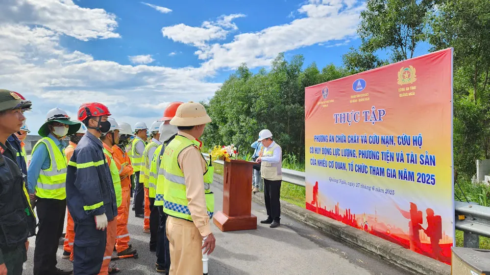 Các đơn vị tham gia diễn tập phương án chữa cháy và cứu nạn, cứu hộ thực tập phương án (6).jpg