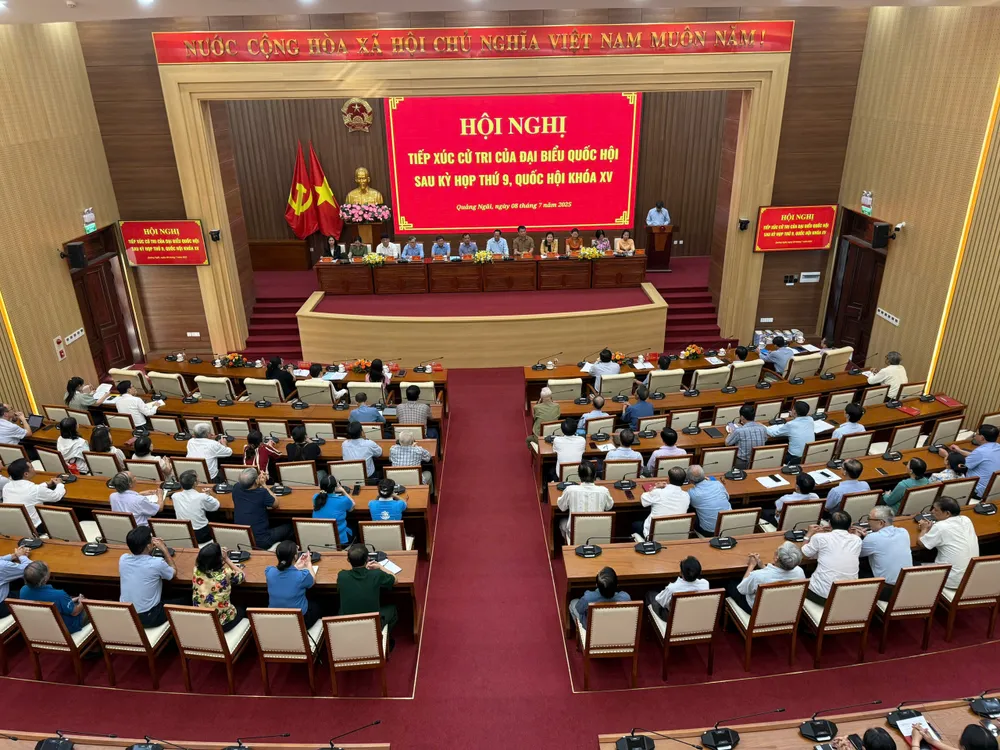 Quang cảnh buổi tiếp xúc cử tri tại tỉnh Quảng Ngãi cử tri (1).jpg