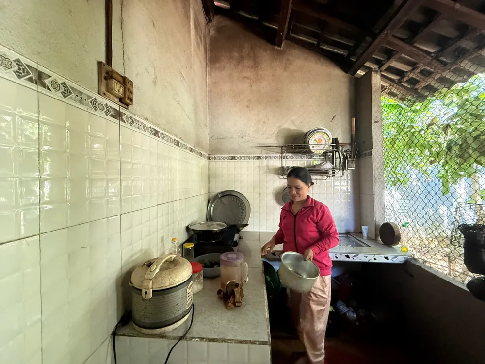 Đấu nối dây điện tạm bợ nên các thiết bị trong nhà thường xuyên hư hỏng, nguy cơ cháy nổ điện
