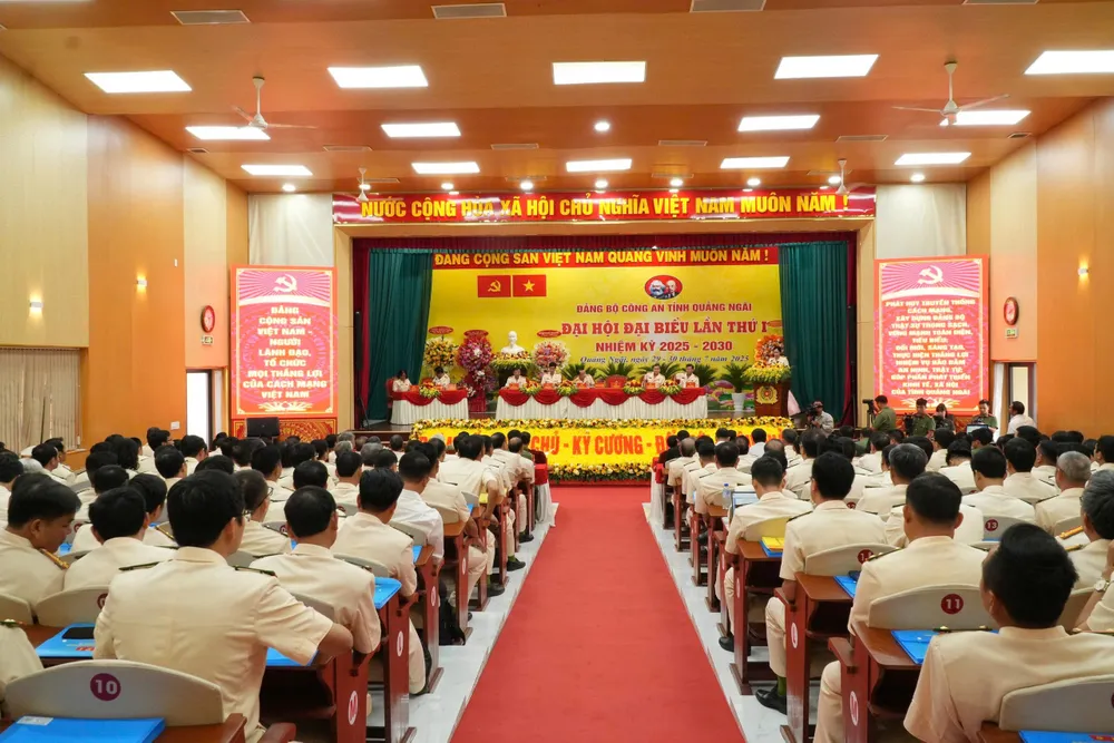 Đảng bộ Công an tỉnh Quảng Ngãi tổ chức Đại hội đại biểu lần thứ I, nhiệm kỳ 2025-2030 phiên chính thức Đại hội đại biểu lần thứ I, nhiệm kỳ 2025-2030.
