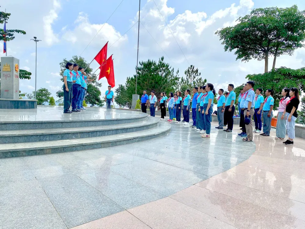 Cột mốc biên giới (xã Bờ Y, tỉnh Quảng Ngãi) nằm trong 11 điểm cực của Tổ quốc được Trung ương Hội LHTN Việt Nam chọn là điểm tổ chức lễ chào cờ trong tháng 8 này. Ảnh: Y Việt Sa y việt sa