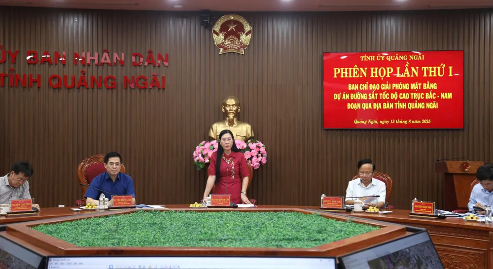 Bí thư Tỉnh ủy Quảng Ngãi Bùi Thị Quỳnh Vân phát biểu Quảng Ngãi chuẩn bị giải phóng mặt bằng dự án đường sắt tốc độ cao trên trục Bắc-Nam