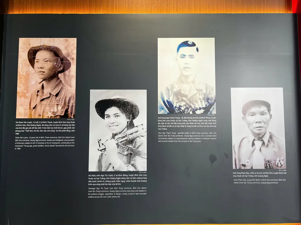 Foto mit Bildunterschrift zur Schlacht von Van Tuong, darunter Held Ngo Thanh Trang (Foto 2 von rechts). Foto: NGUYEN TRANG bảo tàng