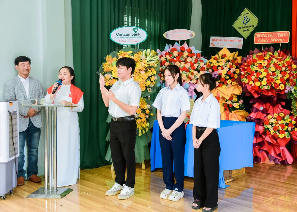 Các em học sinh phấn đấu học tập tốt, rèn luyện tốt trong năm học mới DSC_0503.jpg