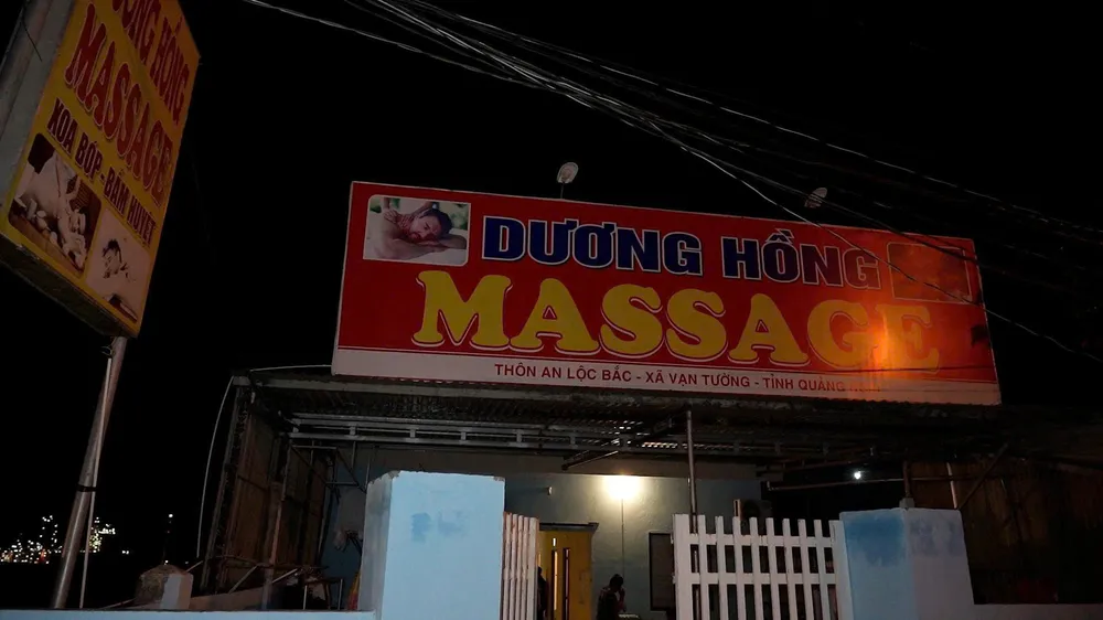 Cơ sở massage Dương Hồng tại xã Vạn Tường, tỉnh Quảng Ngãi bị công an triệt xóa công an