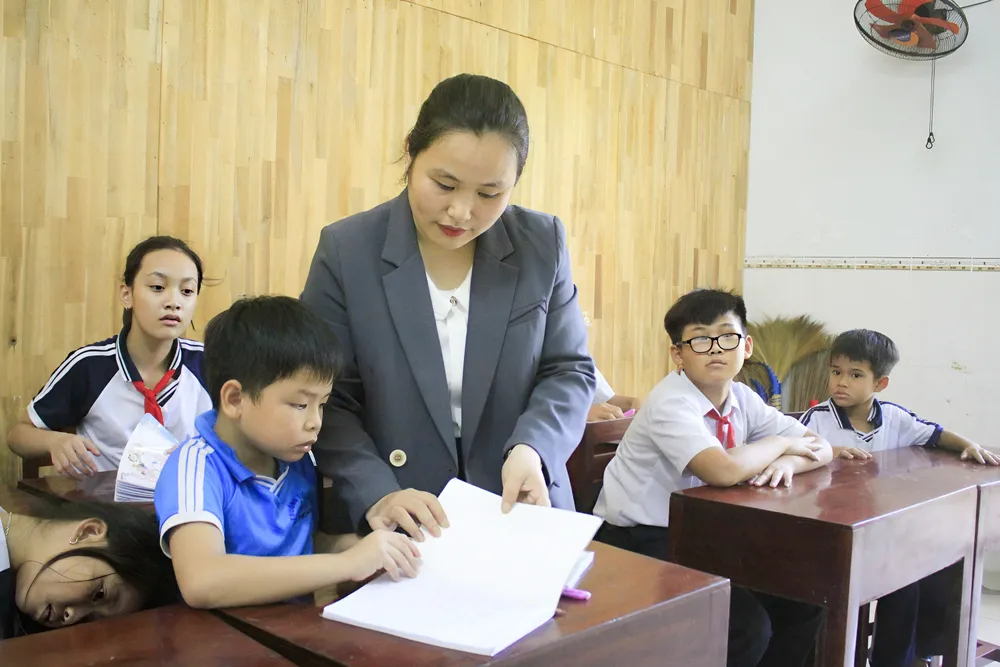 Cô giáo Nguyễn Thị Thanh Thảo, giáo viên chủ nhiệm lớp khiếm thính 2. Ảnh: NGUYỄN TRANG GV Thảo (1 of 1).jpg