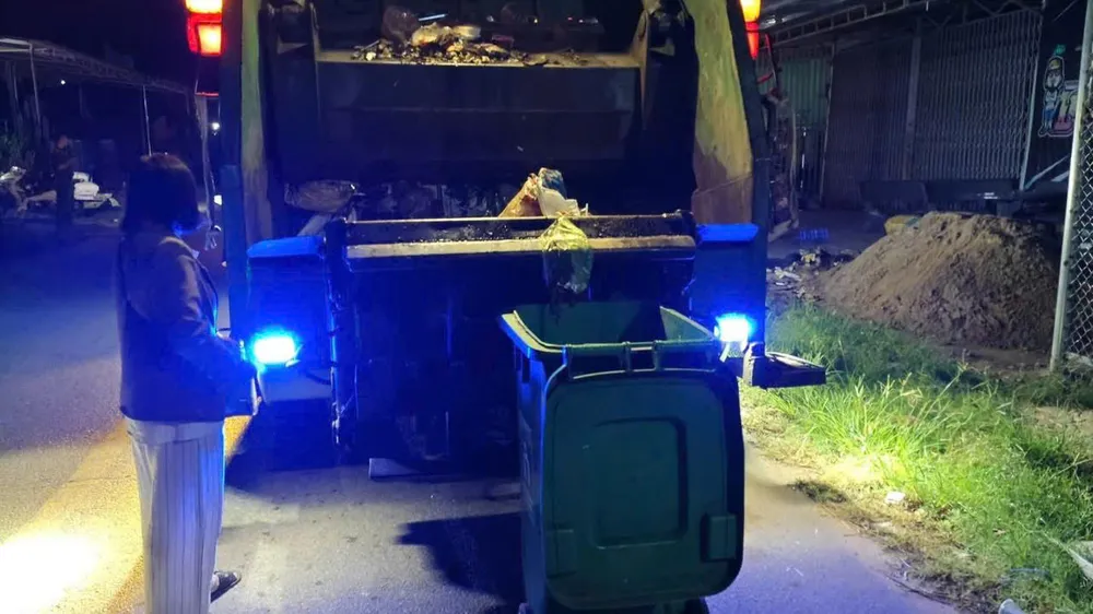 Hiện trường vụ phát hiện thi thể trẻ sơ sinh trong thùng rác