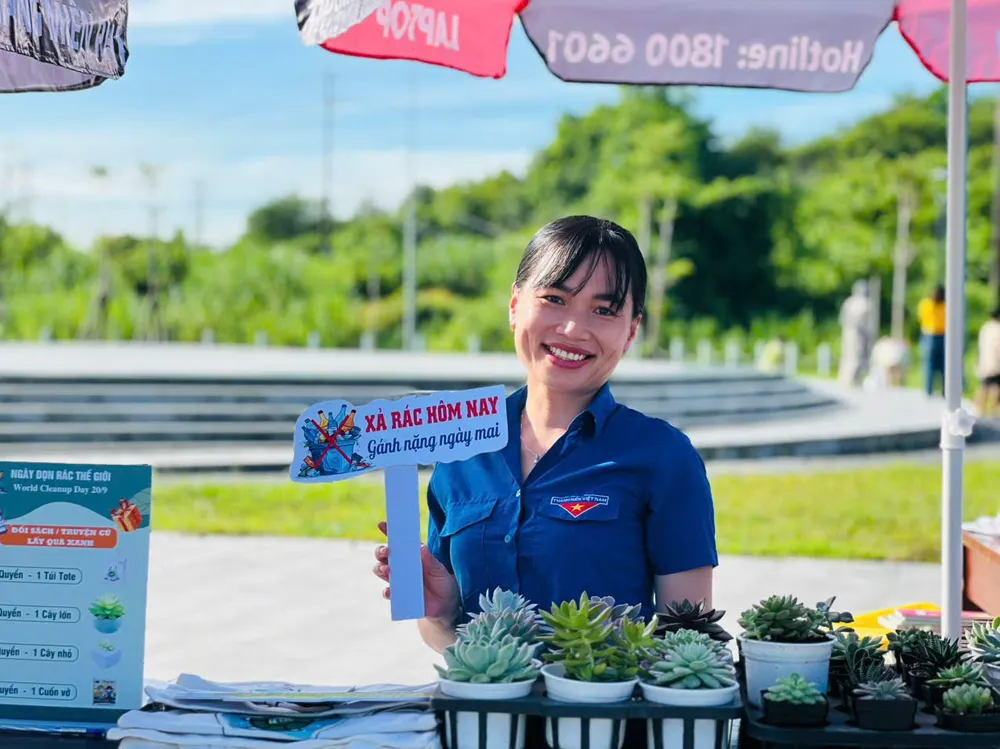 Các thông điệp về môi trường tại chương trình. Ảnh: Đoàn phường Cẩm Thành đoàn phường cẩm thành cung cấp (17).jpg