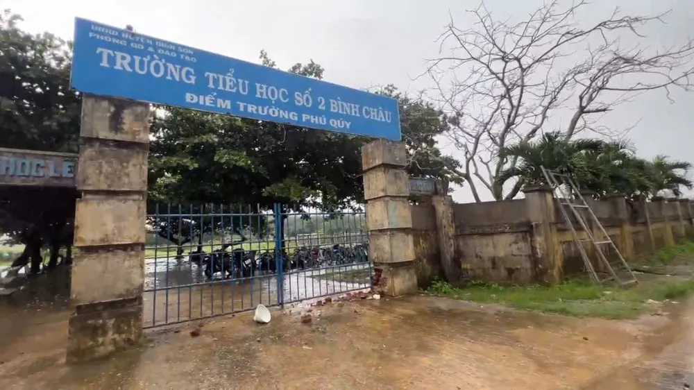 Điểm trường Phú Quý, nơi xảy ra sét đánh vào sáng 20-10 Sét đánh trúng cổng trường học, rất may không có người bị thương
